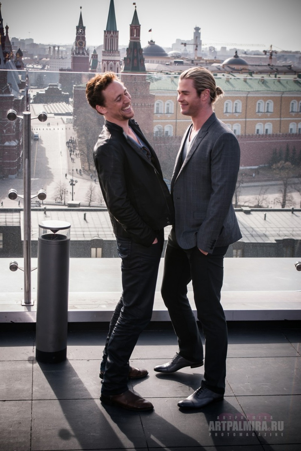 Chris Hemsworth thân thiết bên Tom Hiddleston - 8
Cả 2 luôn dành cho nhau tình cảm chân thành, điều rất đáng quý trong làng giải trí hiện nay.