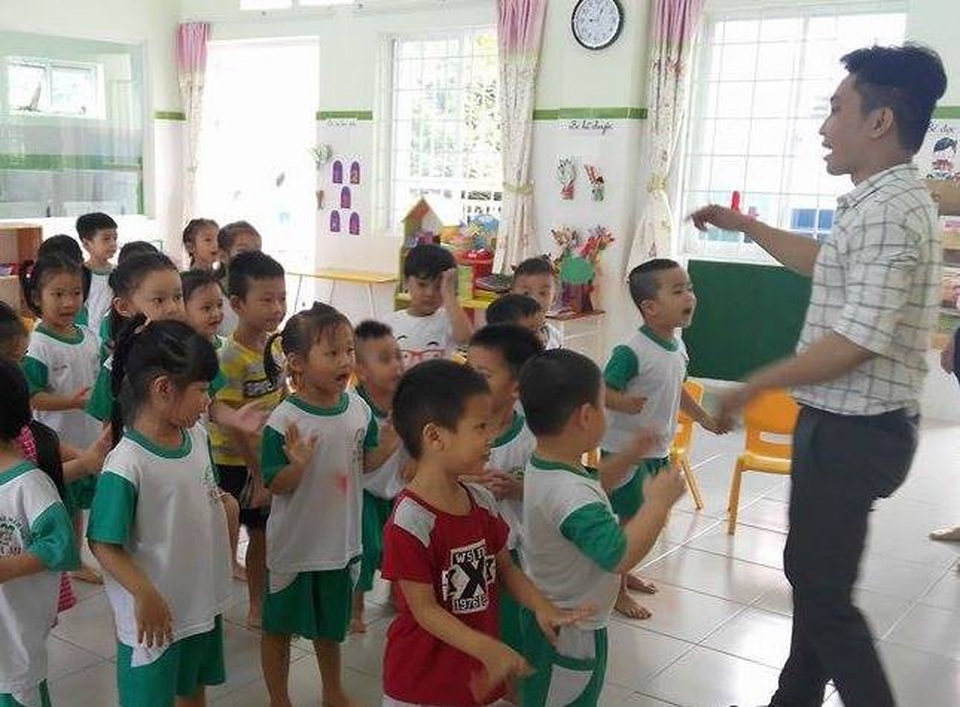 Giáo viên nước ngoài thiếu nghiệp vụ mầm non - 1 Học sinh mầm non ở TPHCM trong giờ làm quen với tiếng Anh