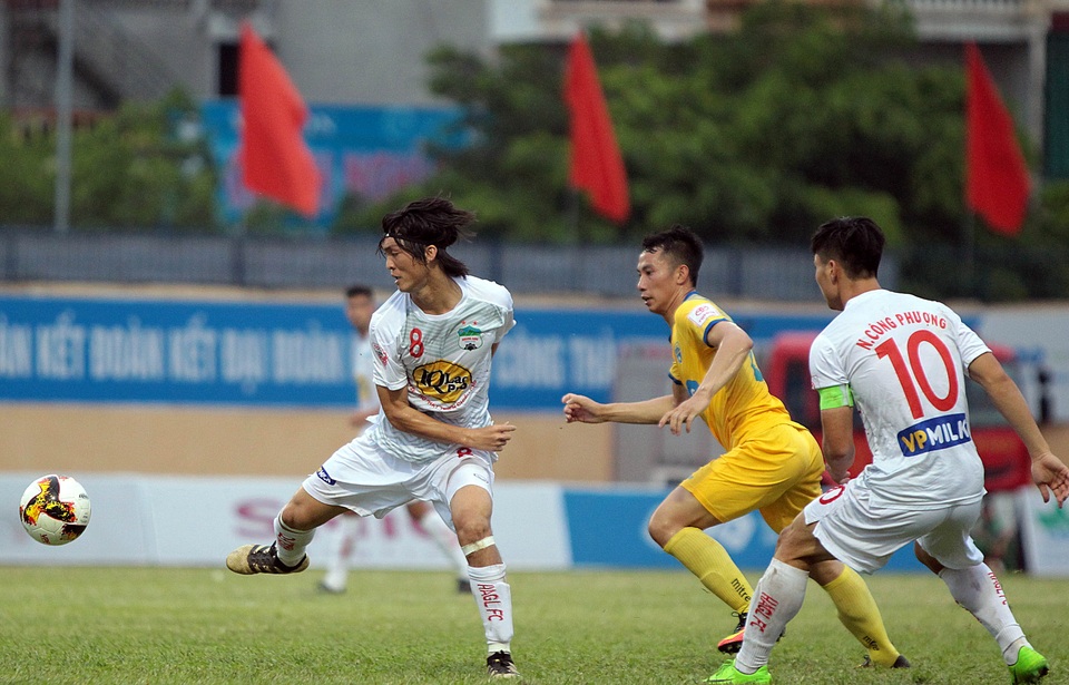 Sau 3 mùa giải đá chuyên nghiệp, cầu thủ HA Gia Lai vẫn chưa hết non nớt (ảnh: Gia Hưng)