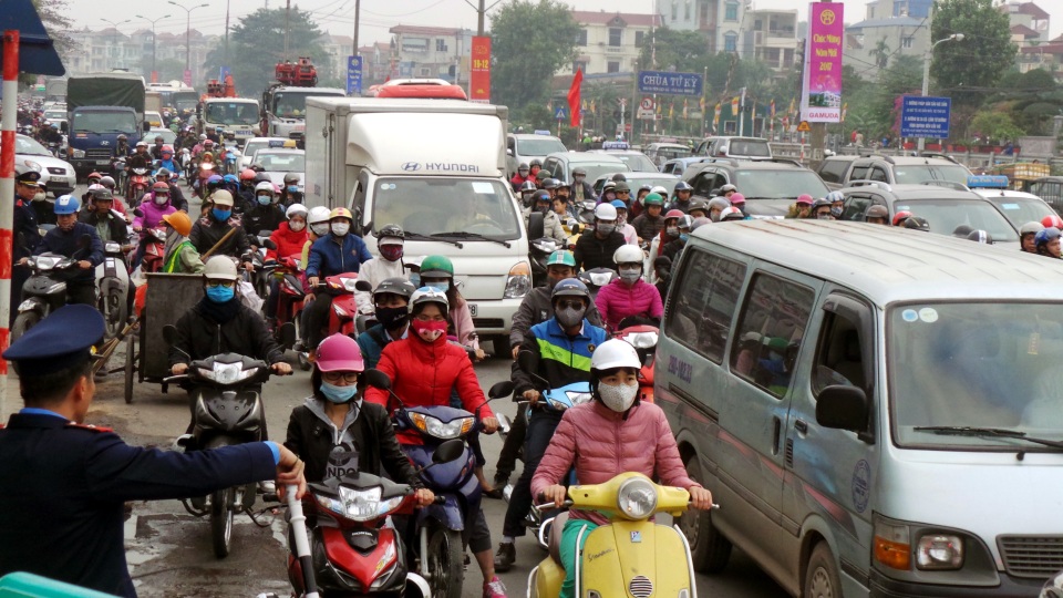 Lực lượng Thanh tra giao thông được tăng cường, phối hợp với CSGT phân luồng, hướng dẫn giao thông.