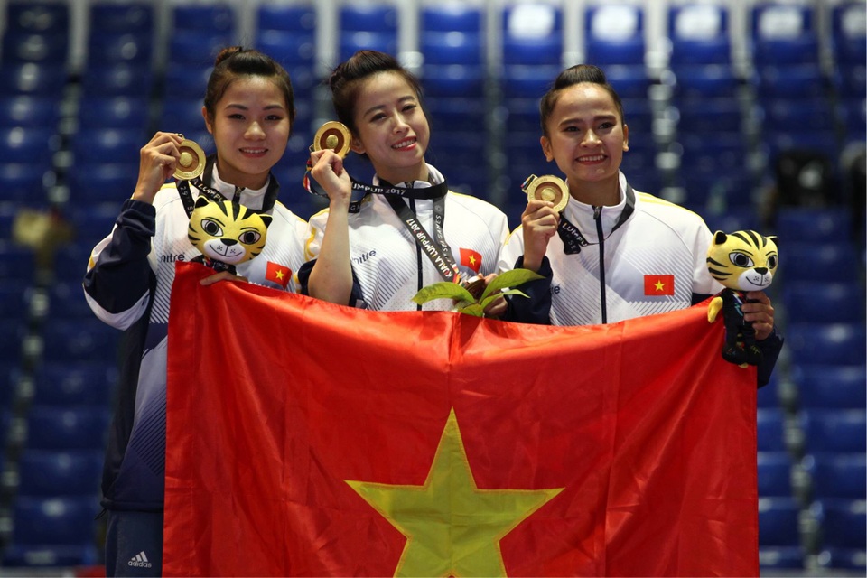 Nhật ký SEA Games ngày 26/8: Ánh Viên hoàn tất 8 HCV, bóng bàn giành HCV lịch sử - 15
Châu Tuyết Vân và đồng đội ăn mừng HCV Taekwondo quyền biểu diễn đồng đội nữ