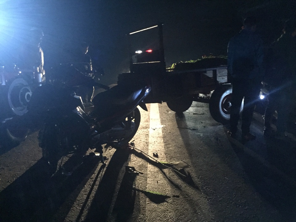 Công nông kéo lê xe máy, 2 thanh niên thương vong - 1
Hiện trường vụ tai nạn giữa công nông và xe máy