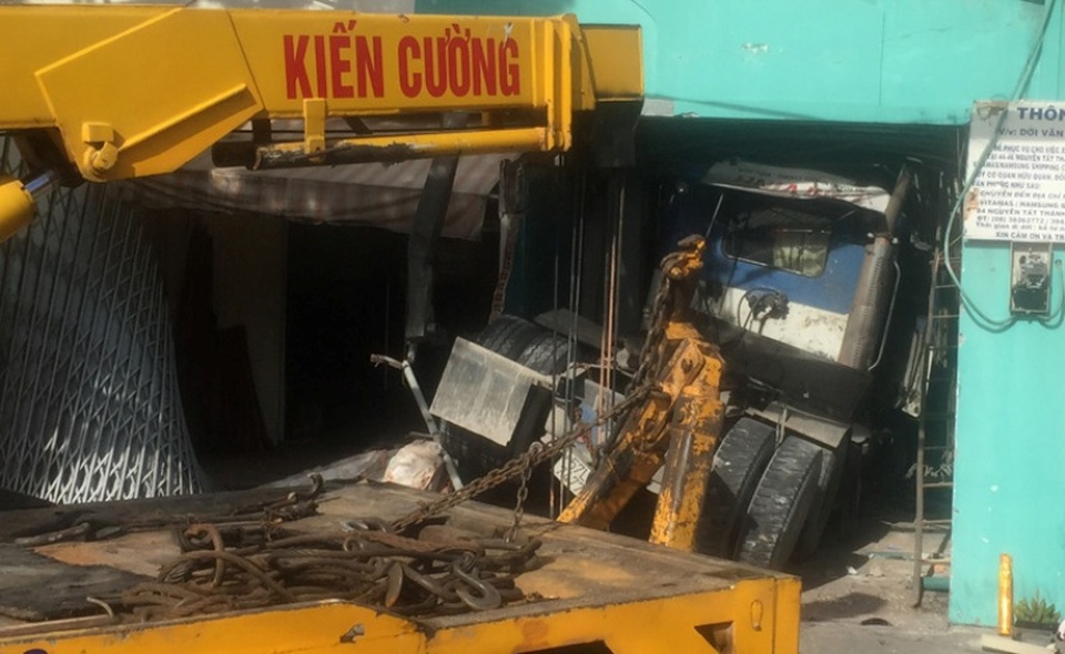 Điểm lại những vụ xe container gây tai nạn kinh hoàng - 4