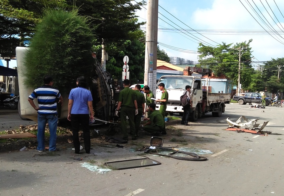 Lực lượng chức năng có mặt điều tra nguyên nhân vụ tai nạn