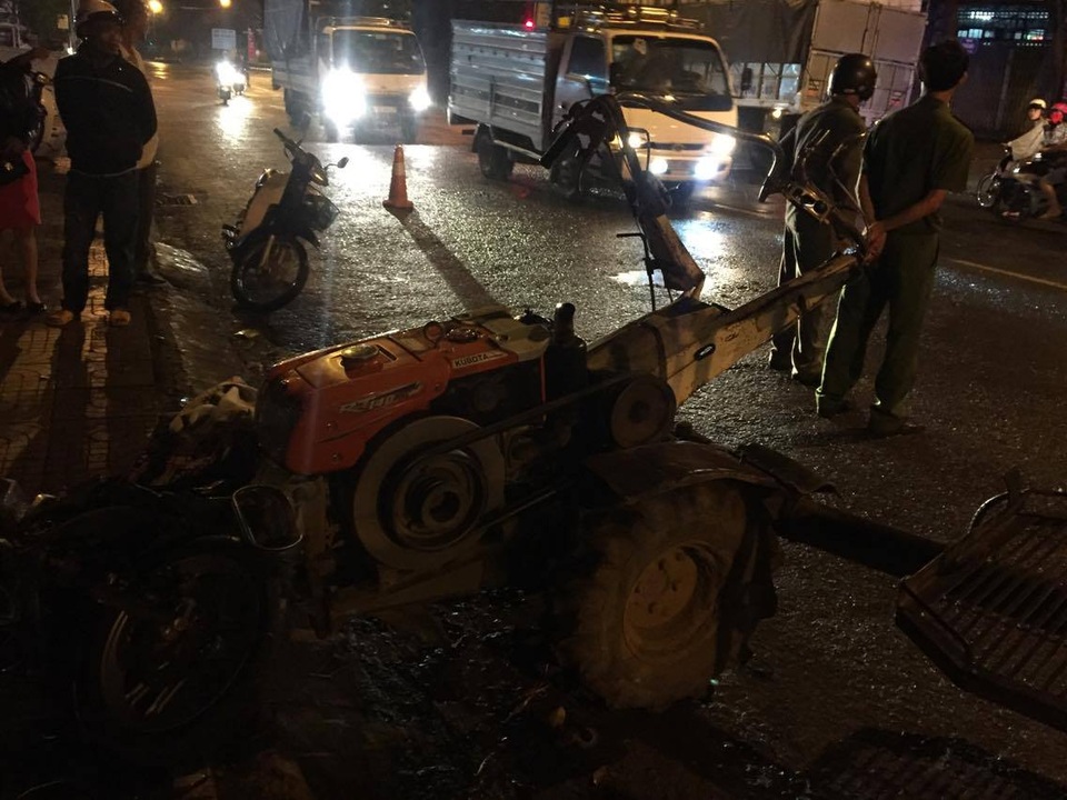 Tai nạn liên hoàn, xe công nông trôi tự do tông gãy chân một phụ nữ - 1 Hiện trường vụ va chạm