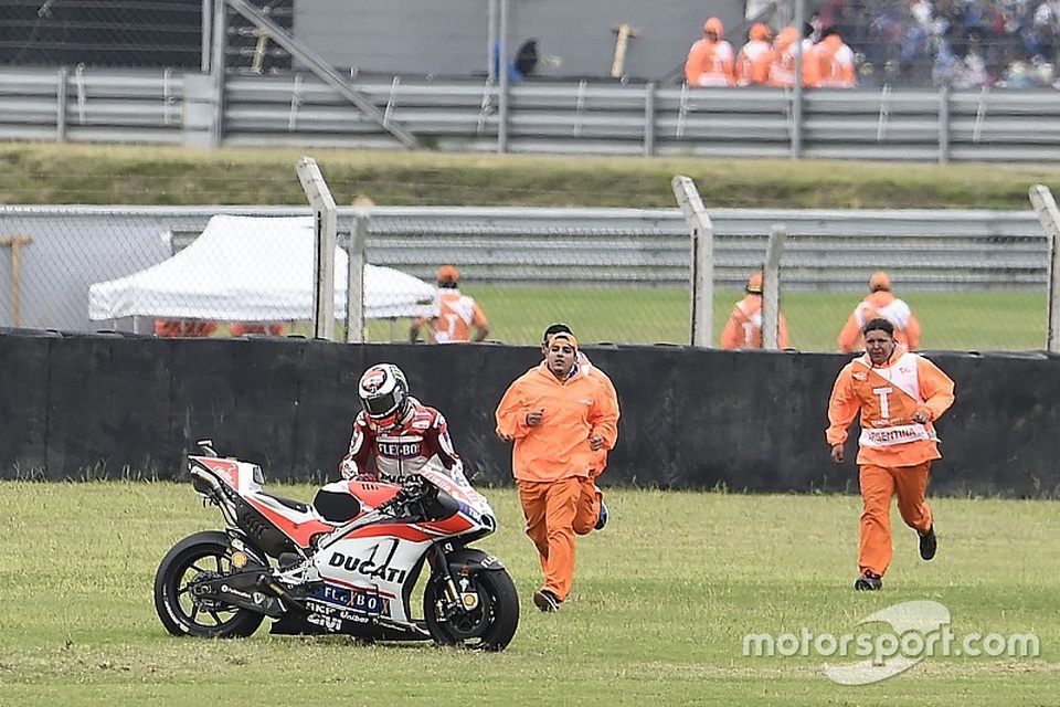 Maverick Vinales có chiến thắng chặng thứ 2 liên tiếp - 9 Maverick Vinales có chiến thắng chặng thứ 2 liên tiếp - 9