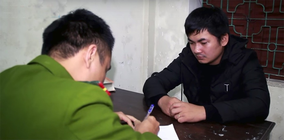 Đối tượng Hiếu tại cơ quan công an.