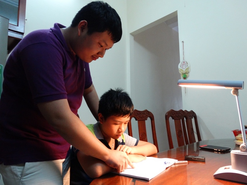 Nam sinh có 5 môn trên 9 điểm chia sẻ bí quyết học giỏi đều các môn - 2 Kiên cũng luôn dành lời khuyên cho em trai trong việc không nên học lệch