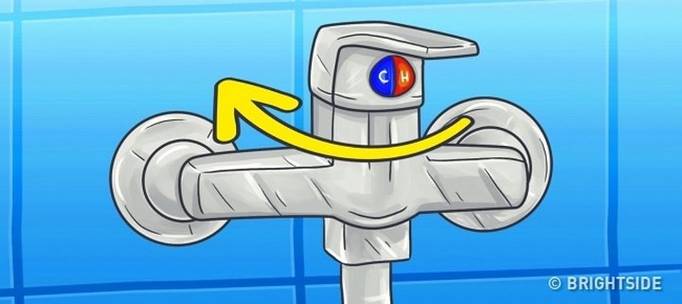Sai lầm chúng ta thường mắc phải khi tắm - 5 
Nước nóng quá. Nước nóng làm cho da khô không đều, làm sạch chất béo trên da khiến da không có khả năng tự bảo vệ. Điều này cũng làm tăng lưu lượng máu, dẫn đến đỏ da, viêm và phát ban. 35-40°C là nhiệt độ hoàn hảo cho làn da khỏe mạnh.