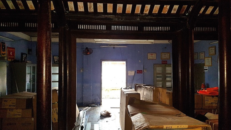 Tạm dừng thi công Trung tâm Thể dục Thể thao tại Nhà Di sản Huế - 10 Đồ đạc của Chủ đầu tư tư nhân đang bỏ tạm trong nhà thi công Trung tâm Thể dục Thể thao