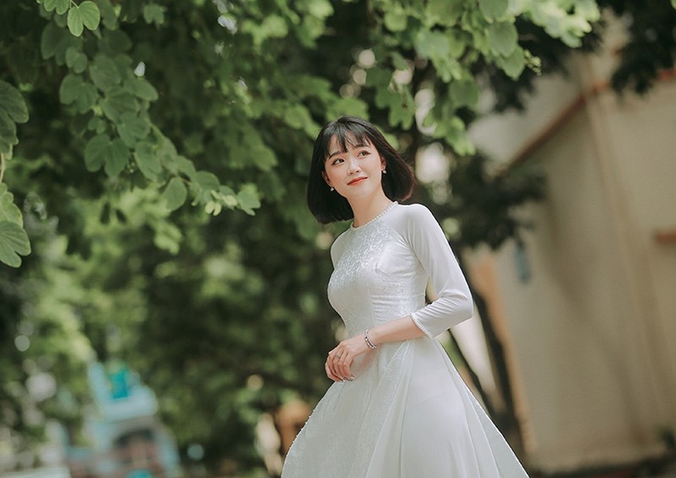 Hot girl trường Báo đẹp quyến rũ trong bộ ảnh chia tay tuổi sinh viên - 3 Minh Tâm sinh năm 1996, có nick name là Tâm Xíu. Tâm sở hữu ngoại hình ưa nhìn nên có rất nhiều fans. Cô hiện có hơn 200.000 người theo dõi trên Facebook.