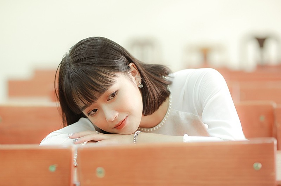 Hot girl trường Báo đẹp quyến rũ trong bộ ảnh chia tay tuổi sinh viên - 11 Hot girl trường Báo đẹp quyến rũ trong bộ ảnh chia tay tuổi sinh viên - 11