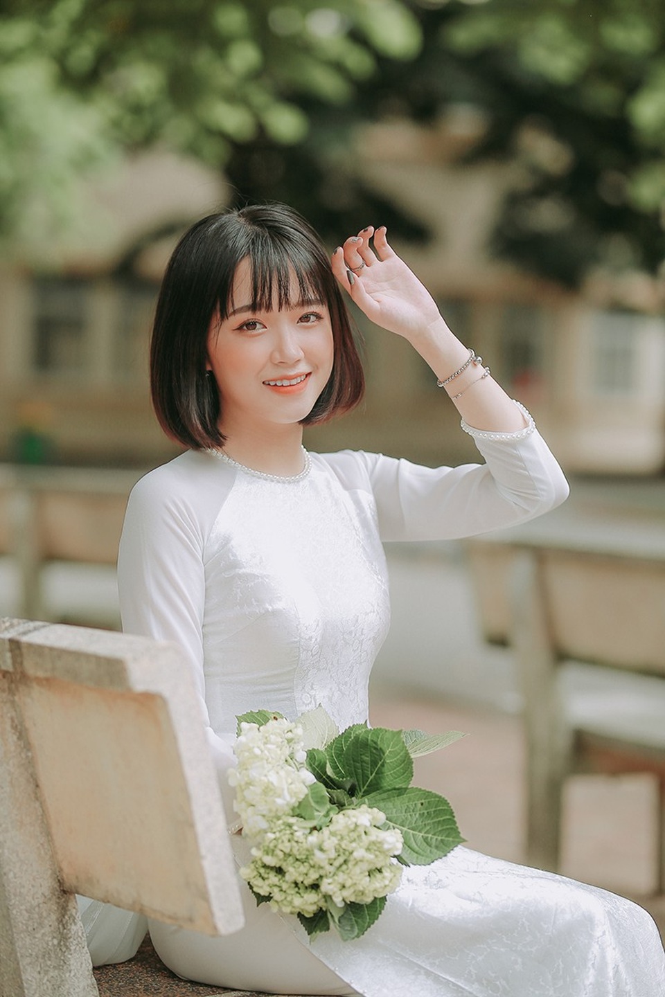 Hot girl trường Báo đẹp quyến rũ trong bộ ảnh chia tay tuổi sinh viên - 8
Nói về danh xưng “hot girl” được cộng đồng mạng ưu ái tặng, Minh Tâm cho biết: “Trước nay em sợ mác hot girl lắm, nên mọi người không gọi em là hot girl nữa cũng không sao, quan trọng là mọi người có nhớ đến em nữa không, nhớ đến với ấn tượng tốt trong quá khứ và tương lai sẽ nhìn em ở một cách nhìn khác”.