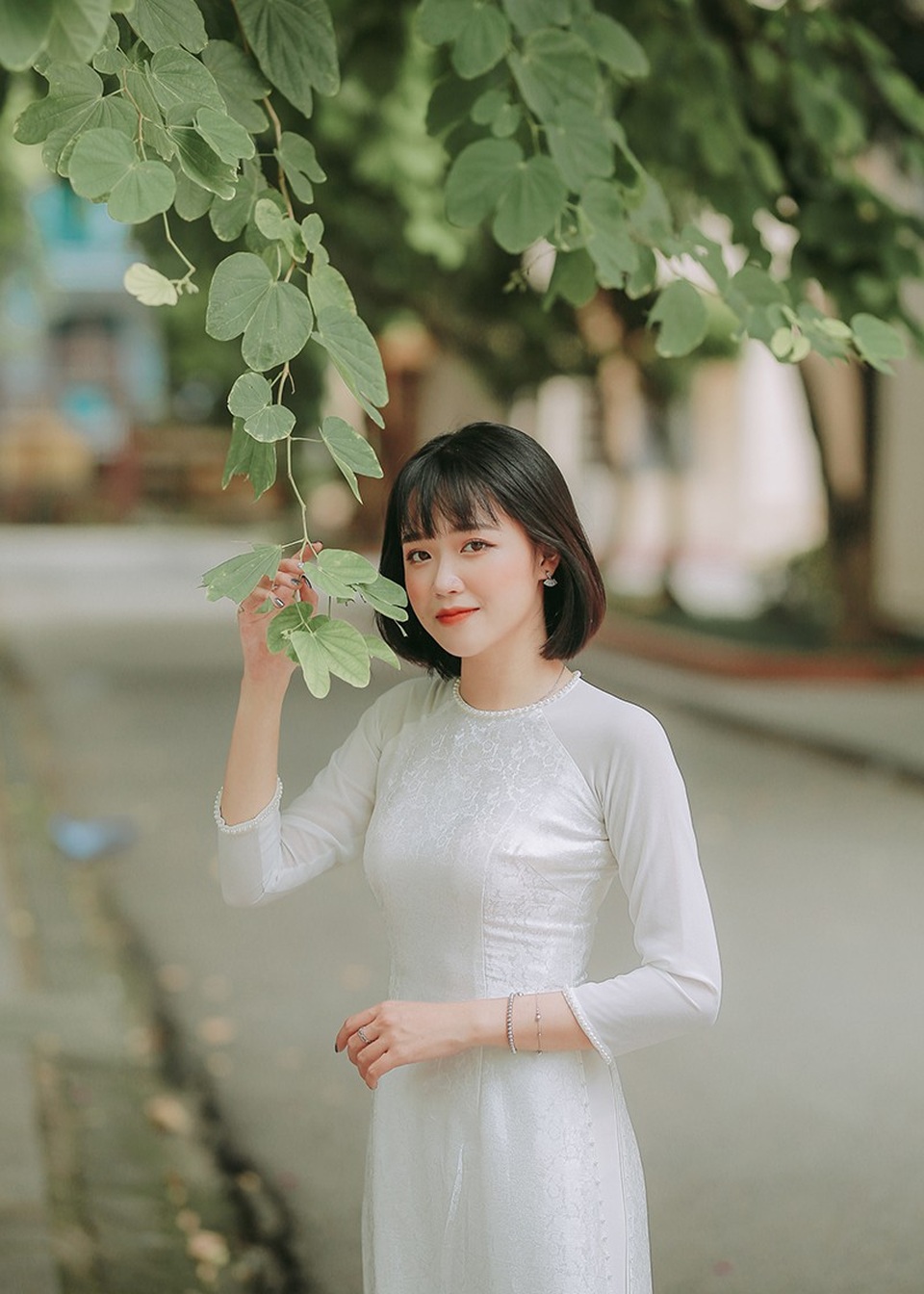 Hot girl trường Báo đẹp quyến rũ trong bộ ảnh chia tay tuổi sinh viên - 4 Đứng trước mốc thời gian đáng nhớ là tốt nghiệp đại học, Minh Tâm có nhiều cảm xúc. Tuy vậy, Tâm khá tự tin với tương lai.