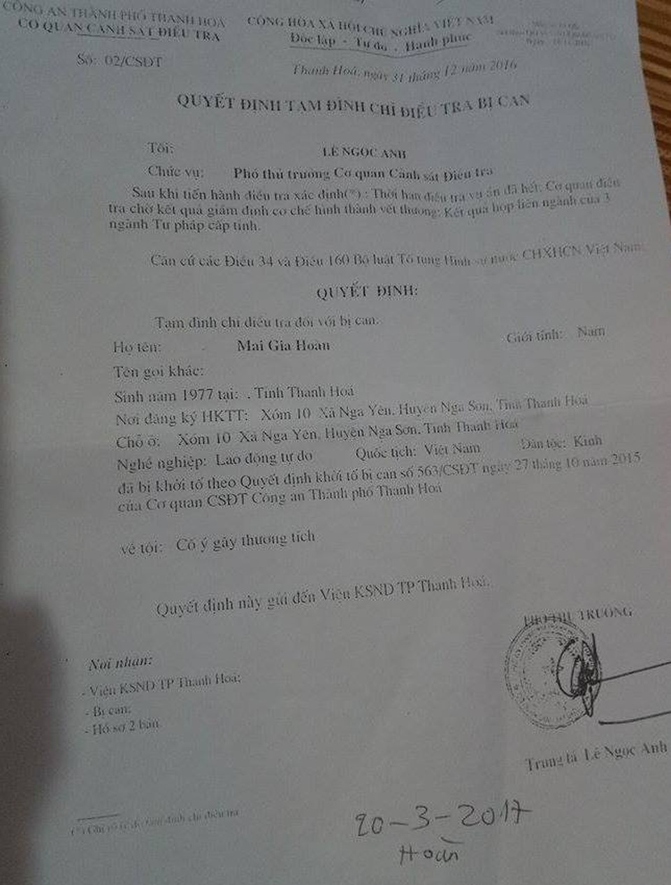 Vụ “Cố ý gây thương tích” có dấu hiệu oan sai: Bị can mòn mỏi chờ tuyên án! - 1 Quyết định tạm đình chỉ điều tra bị can Mai Gia Hoàn