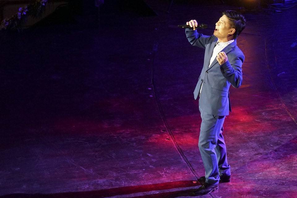 Thanh Lam hát mềm mại, biểu diễn sexy khi hát nhạc Phú Quang - 19 Tấn Minh đầy rung động khi hát về Mẹ.