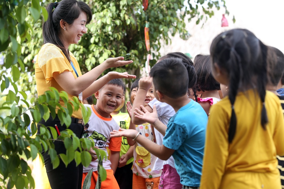 Môi trường giáo dục mầm non làm "say đắm" phụ huynh - 13
Trường MN Tân Nghĩa được UBND huyện Cao Lãnh công nhận đạt chuẩn phổ cập GD MN cho trẻ 5 tuổi từ năm 2014. Trường đã luôn duy trì và nâng cao chất lượng phổ cập GDMN