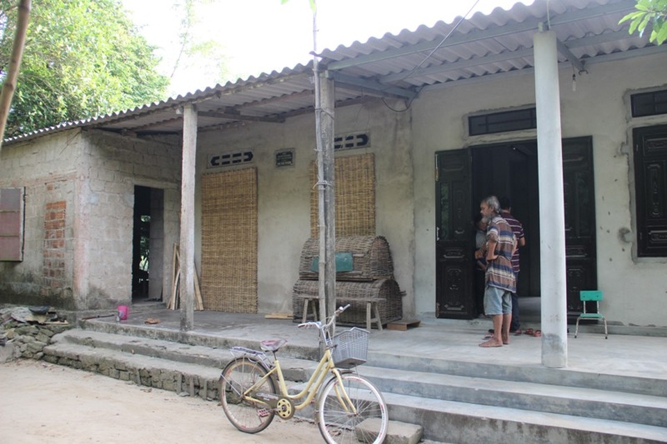 Băn khoăn đường đến giảng đường của nữ sinh nghèo đỗ ĐH Y dược Huế - 4 Căn nhà gia đình Luyên sinh sống được các nhà hảo tâm góp sức xây tặng