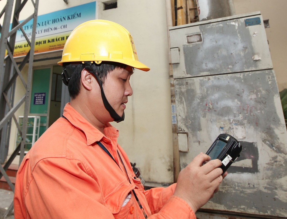 Điều hành kinh tế kiểu “giật cục”, hết nóng chuyển sang lạnh cần được loại bỏ - 1 Giá điện là một mặt hàng có thể sẽ tăng trong năm nay, theo CIEM, nên có lựa chọn để tăng vào thời điểm thích hợp, tránh ảnh hưởng người dân, DN