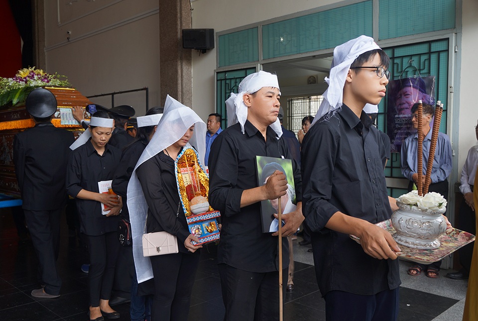 Tiễn biệt nhà thơ Thanh Tùng về nơi chín suối... - 12 Tiễn biệt nhà thơ Thanh Tùng về nơi chín suối... - 12