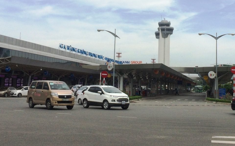 Máy bay hạ cánh khẩn cấp xuống sân bay Tân Sơn Nhất vì phát hiện mùi khét 