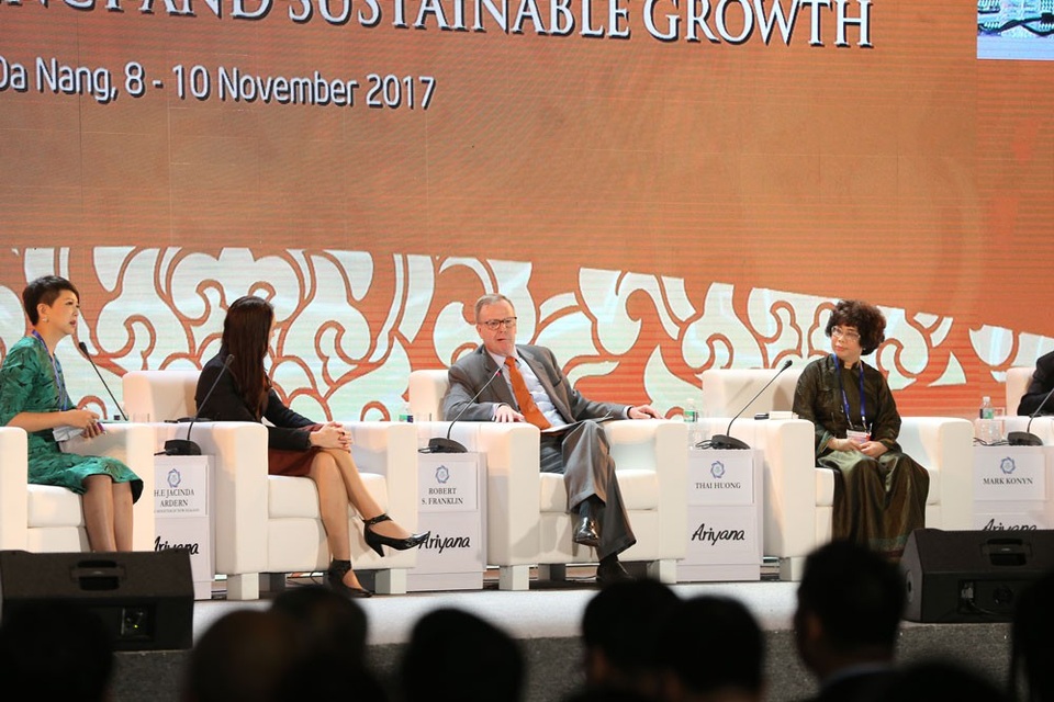 Hai nữ CEO đối thoại với nguyên thủ tại CEO Summit - 2 Hai nữ CEO đối thoại với nguyên thủ tại CEO Summit - 2