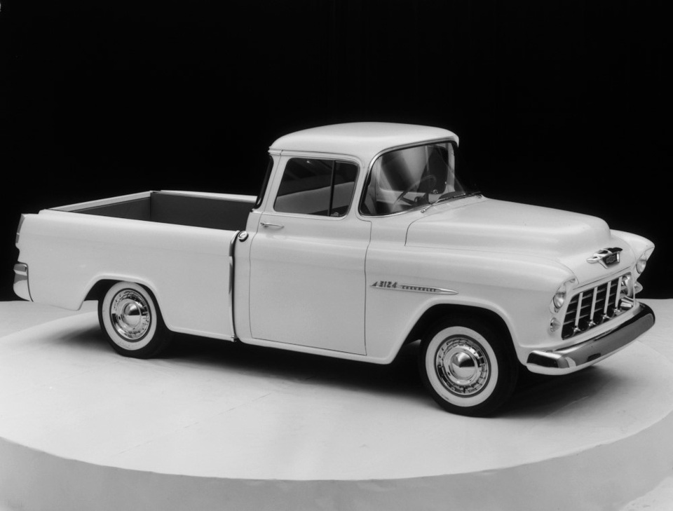 Task Force Series (1955-59) dòng xe Task Force gồm chiếc Apache và Cemeo phiên bản nhẹ là những chiếc xe bán tải cá nhân đầu tiên của GM. Với thiết kế sơn và bọc ghế hai tông màu, chiếc Cameo có vẻ ngoài thời trang, sở hữu nhiều điểm giống với thiết kế của chiếc sedan cổ điển Chevrolet Bel Air.