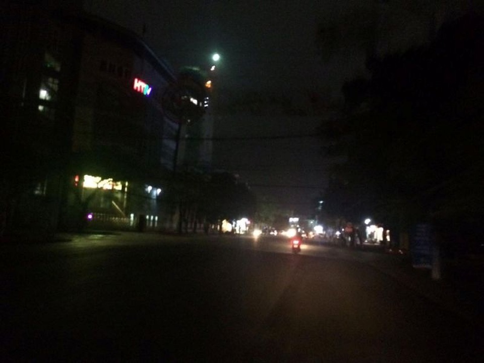 Hà Tĩnh: Sôi nổi hoạt động kỷ niệm 86 năm ngày thành lập Đoàn - 3
Gần như toàn bộ hệ thống đèn chiếu sáng trong thành đã được tắt, nhiều tòa nhà khách sạn, trụ sở cơ quan nhà nước đã được tắt bớt điện