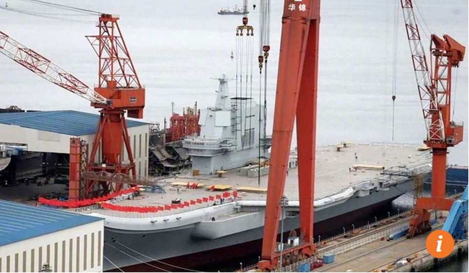 Trung Quốc hạ thủy tàu sân bay nội địa đầu tiên - 2 Tàu sân bay Shandong (Ảnh: SCMP)