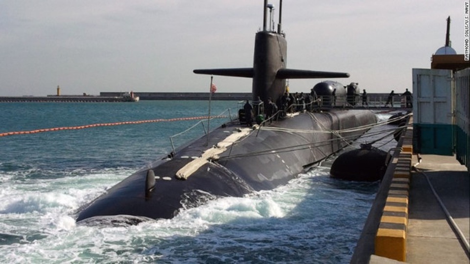 Mỹ điều tàu ngầm hạt nhân đến bán đảo Triều Tiên - 1
Tàu ngầm hạt nhân USS Michigan của Mỹ (Ảnh: Reuters)