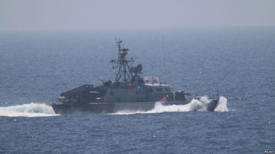 Cận cảnh tàu chiến Mỹ bắn cảnh cáo tàu Iran vì bị rượt đuổi - 1
Tàu USS Thunderbird của Hải quân Mỹ. (Ảnh: Reuters)