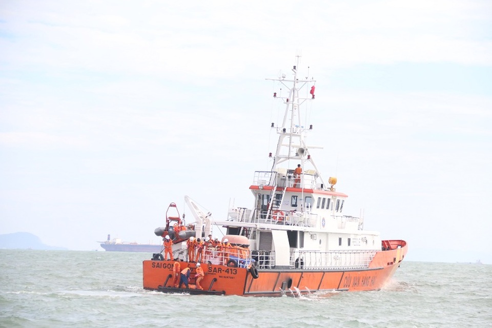 
Tàu cứu hộ đã được điều ra biển tiếp nhận 11 ngư dân bị thương (ảnh minh họa)
