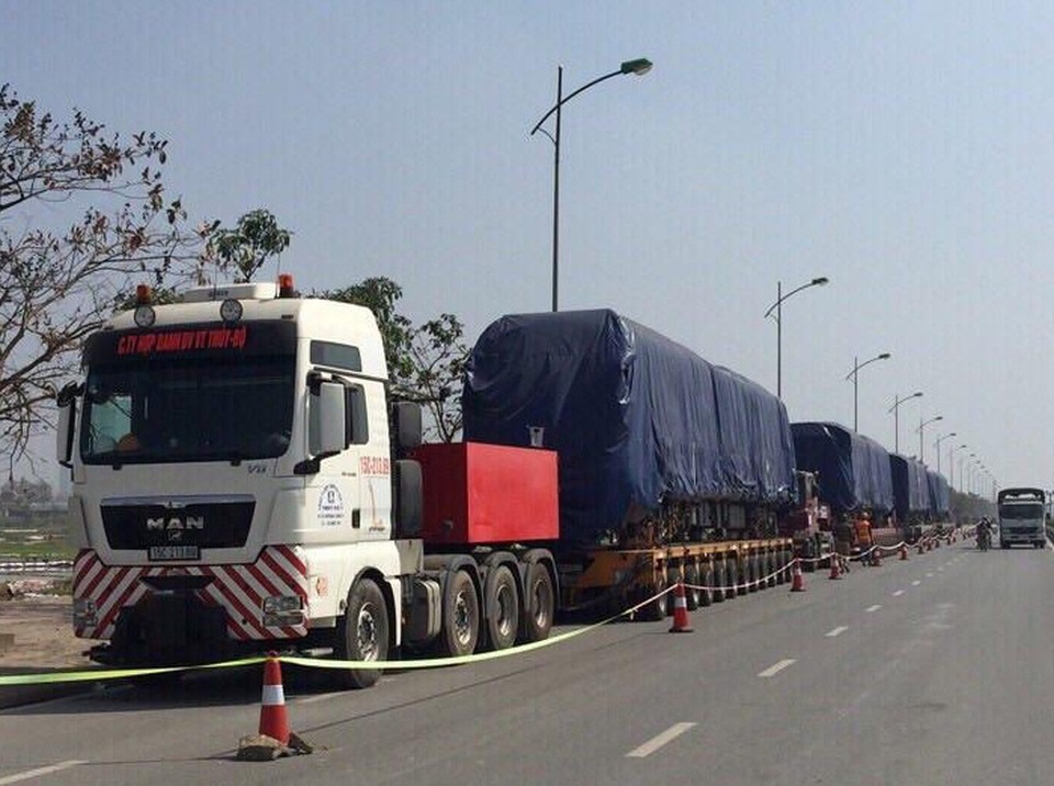 Đoàn tàu Cát Linh - Hà Đông được miễn thuế nhập khẩu về Việt Nam - 1 Đoàn tàu đường sắt Cát Linh - Hà Đông được vận chuyển bằng dàn xe chuyên dụng siêu trường, siêu trọng
