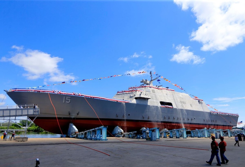 Xem lễ hạ thủy tàu chiến mới của Hải quân Mỹ - 3 Lễ hạ thủy tàu USS Billings diễn ra tại nhà máy đóng tàu ở Marinette, bang Wisconsin hôm 1/7. (Ảnh: Billingsgazette)