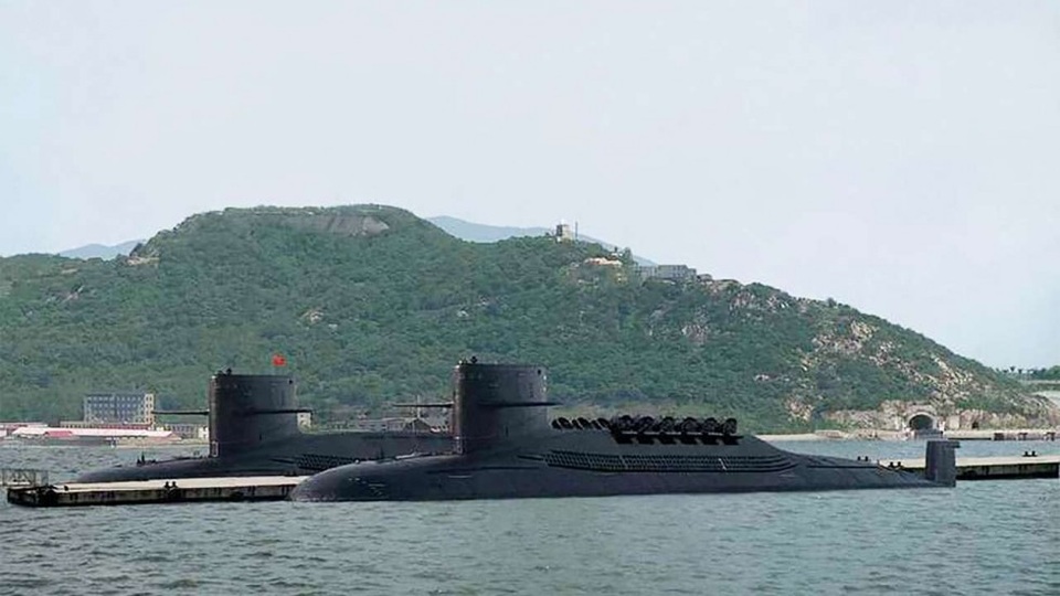 Sri Lanka từ chối đề nghị cập cảng của tàu ngầm Trung Quốc - 1
Tàu ngầm Trung Quốc tại đảo Hải Nam (Ảnh: SCMP)