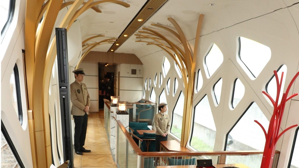 Bên trong chuyến tàu siêu sang giá vé lên tới 10.000 USD - 11
Phòng khách được thiết kế thoáng để mọi người có thể ngắm cảnh.