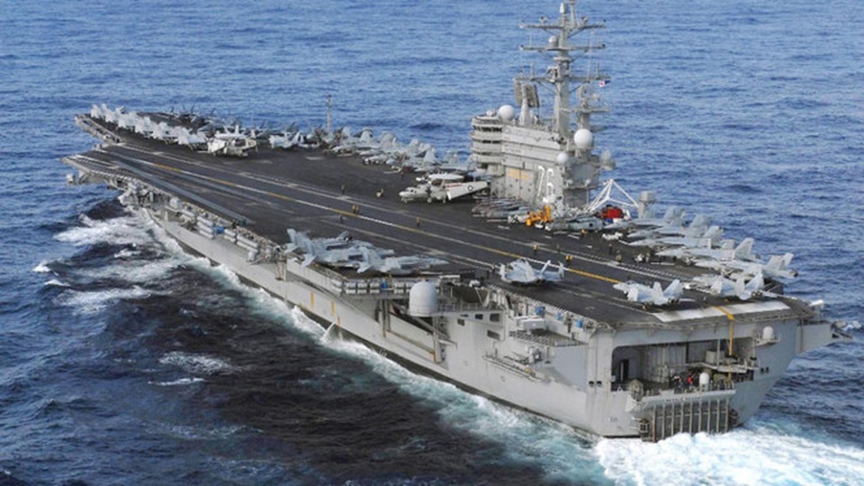 Siêu tàu sân bay Mỹ áp sát bán đảo Triều Tiên - 1
Tàu sân bay USS Ronald Reagan. (Ảnh: Reuters)