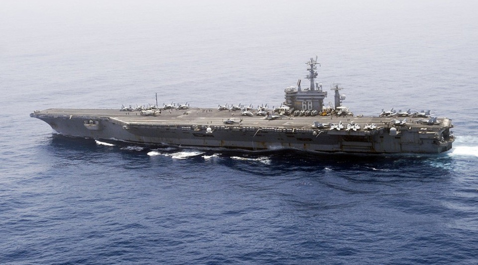 Hải quân Mỹ bắn cảnh cáo tàu Iran lần thứ hai trong tuần - 1 Tàu sân bay USS Nimitz của Hải quân Mỹ (Ảnh: RT)
