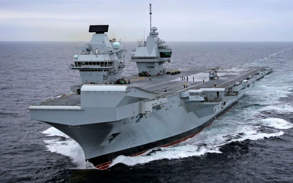 Anh chuẩn bị kịch bản chiến tranh với Triều Tiên - 1 Tàu sân bay HMS Queen Elizabeth của Anh (Ảnh: Royal Navy)