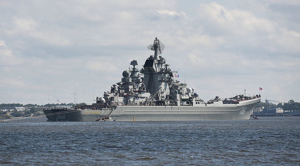 Dàn tàu chiến mạnh nhất của Nga phô diễn - 1
Tàu tuần dương Pyotr Velikiy tại cảng Kronstadt. (Ảnh: Sputnik)