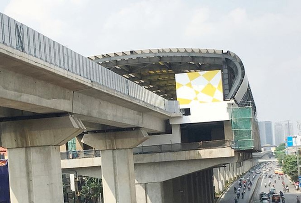 
Đã bị chậm hơn 2 năm và đội giá trên 7.000 tỷ đồng, nhưng ĐSĐT Cát Linh - Hà Đông vẫn trước nguy cơ chậm thêm 1 năm nữa. Ảnh: Anh Trọng.
