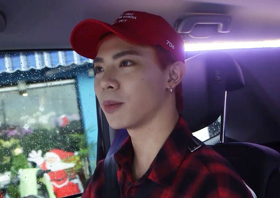 Đức Phúc hốt hoảng khuyên nhủ Erik không nên phẫu thuật thẩm mỹ - 2 Erik cho biết, không còn liên lạc, cũng không còn lưu số điện thoại của Sơn Ngọc Minh.