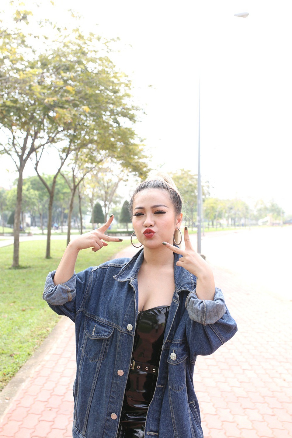 Trò cũ của Ngô Thanh Vân thú thật bị lừa 4 tỉ đồng khi tham gia showbiz - 2 MiA là học trò cũ của Ngô Thanh Vân.