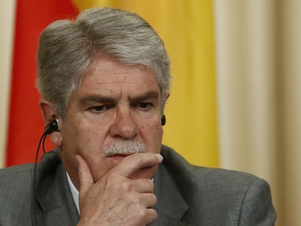 Tây Ban Nha bất ngờ nhượng bộ với Catalonia - 1
Ngoại trưởng Tây Ban Nha Alfonso Dastis (Ảnh: Reuters)