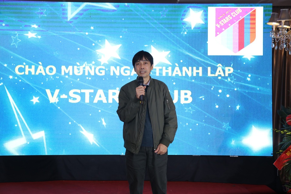 Ông Nguyễn Huy Lộc - TBT Báo Sinh viên Việt Nam phát biểu: “Là đơn vị được đồng hành cùng V-Stars tổ chức các trận bóng đá giao hữu quyên góp giúp đỡ sinh viên nghèo, chúng tôi rất tự hào vì đây là sân chơi văn hóa, lành mạnh, ý nghĩa với cộng đồng”.