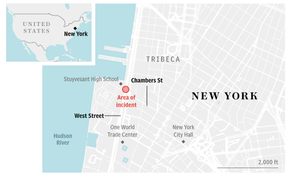Tấn công khủng bố bằng xe tải ở trung tâm New York, 8 người chết - 4
Hiện trường vụ tấn công nằm gần Trung tâm thương mại thế giới ở New York. (Ảnh: Telegraph)
