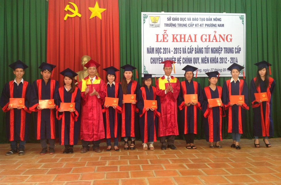 Trường Trung cấp Kinh tế - Kỹ thuật Phương Nam hỗ trợ tối đa tìm việc làm cho học viên ra trường - 3
Học viên trường Trung cấp Kinh tế - Kỹ thuật Phương Nam trong lễ tốt nghiệp