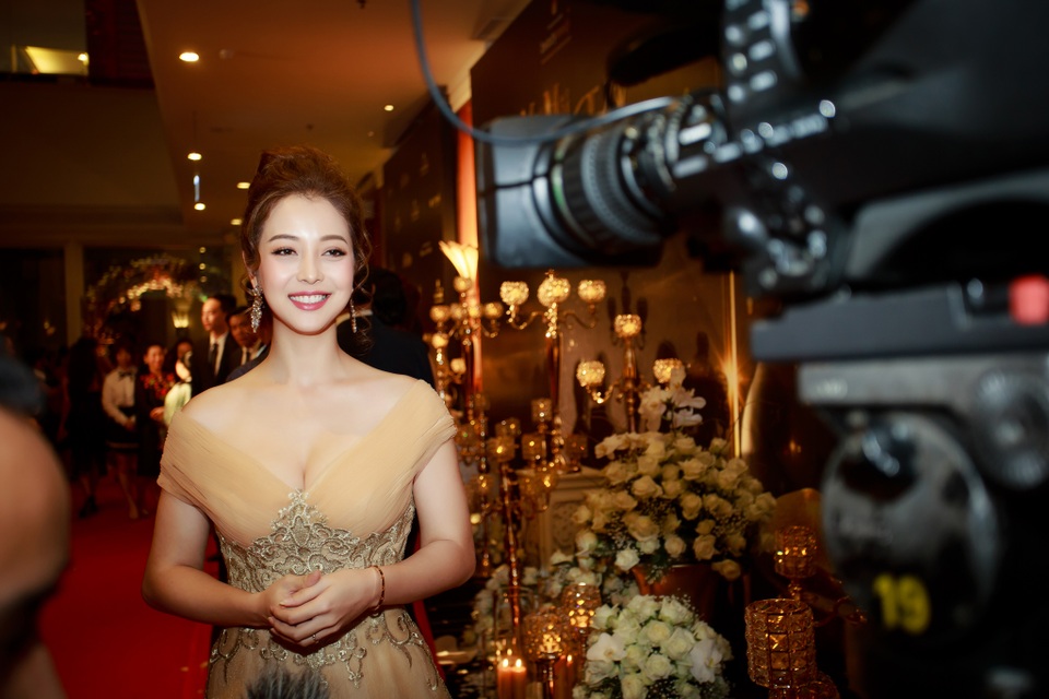 Jennifer Phạm dù đã 3 con vẫn khiến người đối diện “bỏng mắt” - 5