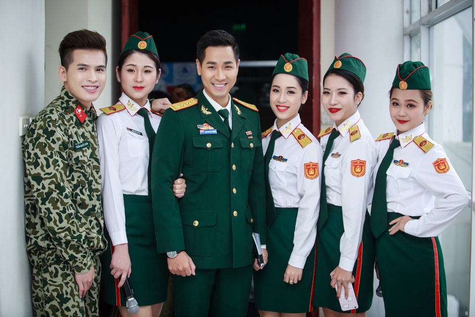 Nguyên Khang mặc áo lính, đọ vẻ điển trai với Trương Nam Thành - 3 Nguyên Khang mặc áo lính, đọ vẻ điển trai với Trương Nam Thành - 3