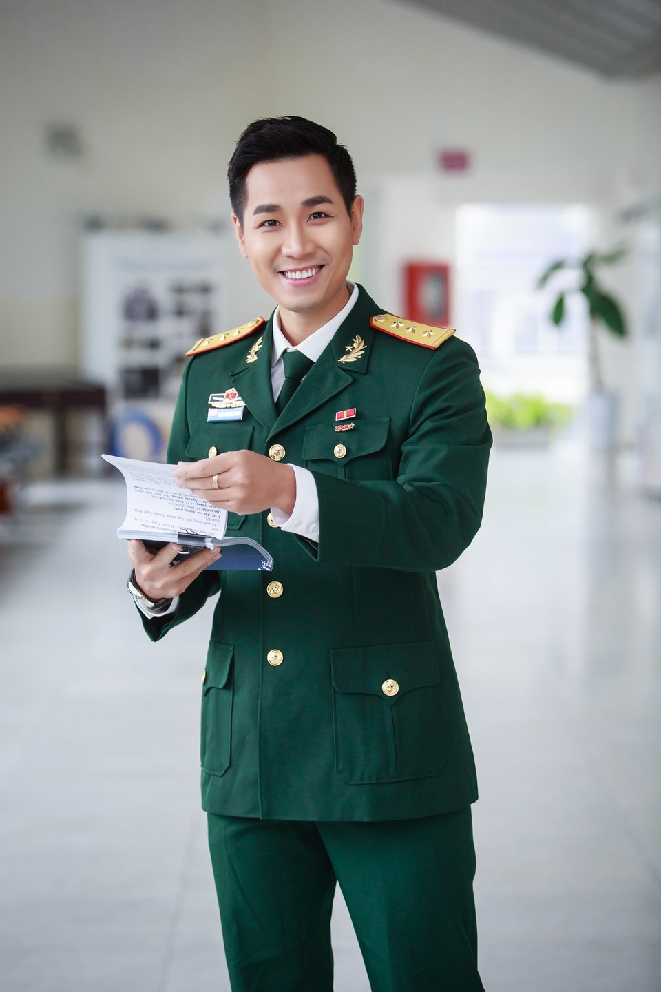 Nguyên Khang mặc áo lính, đọ vẻ điển trai với Trương Nam Thành - 1 Nguyên Khang mặc áo lính, đọ vẻ điển trai với Trương Nam Thành - 1
